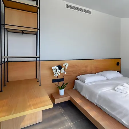 Villa Sirocco Luxury & *
