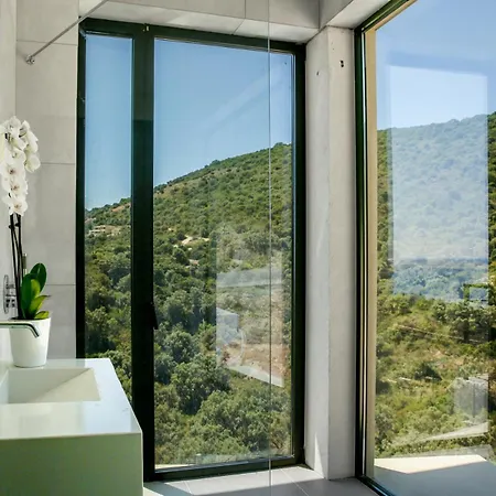 Villa Sirocco Luxury & *