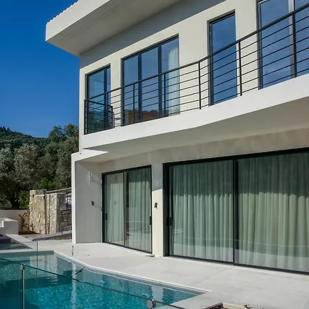 Sirocco Luxury & *