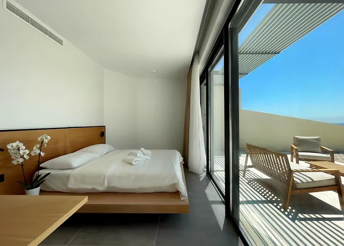 Scirocco Luxury & * Vasiliki